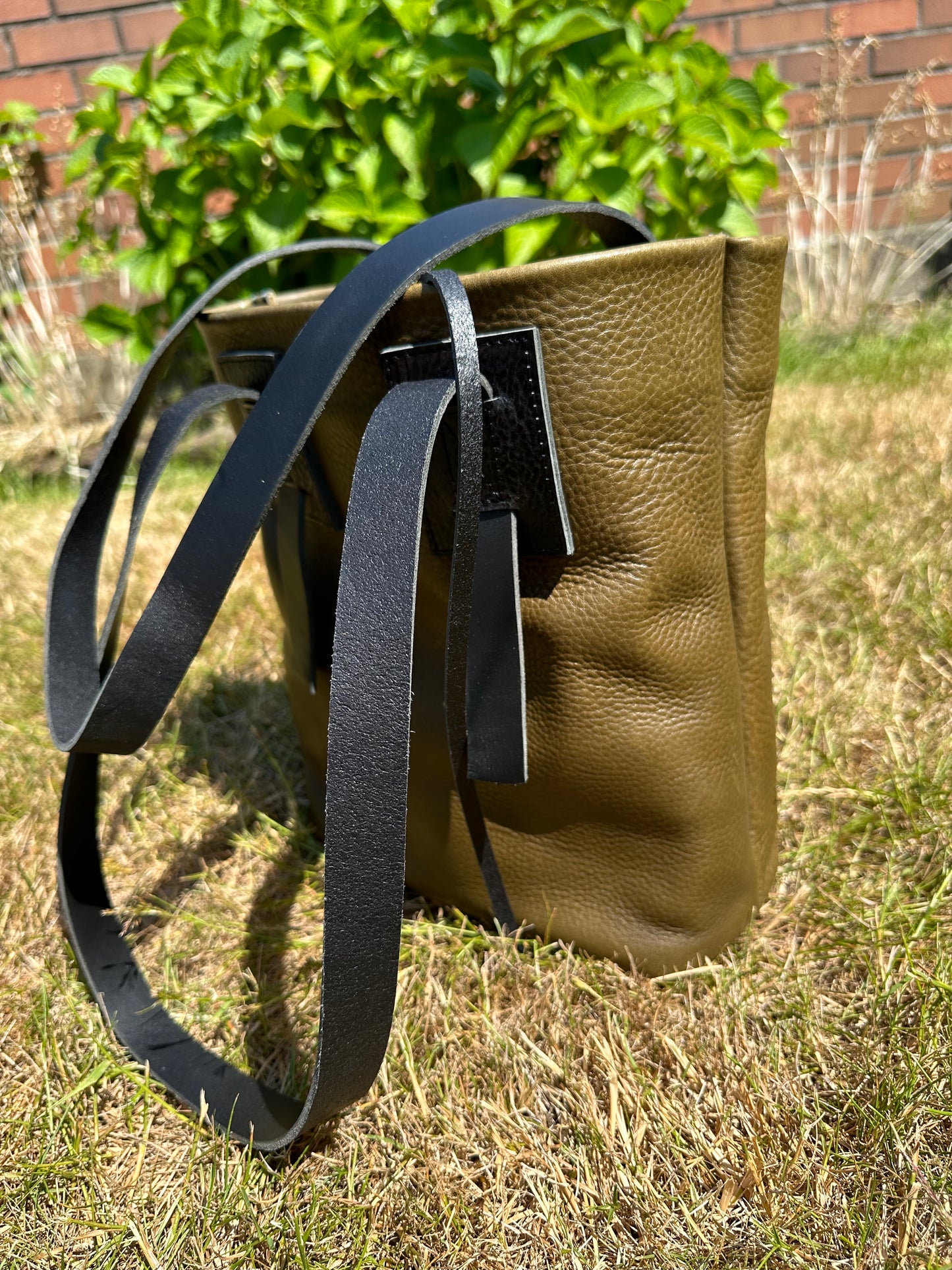 Everyday Tote Black on Olive