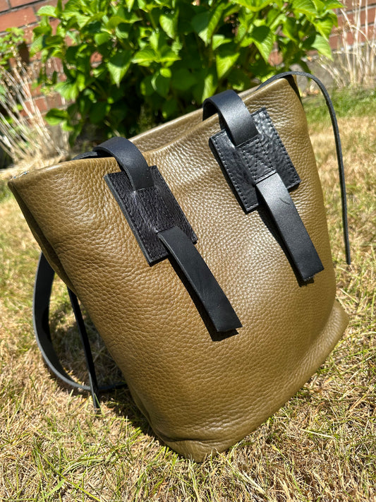 Everyday Tote Black on Olive